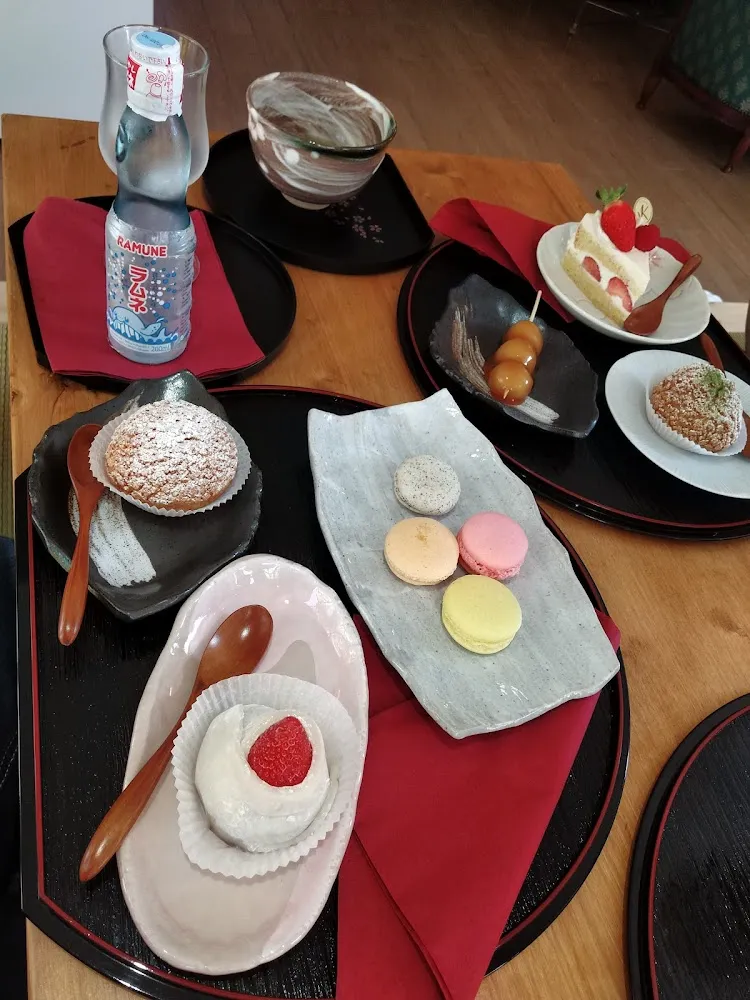 Chou À la Crème Macarons Ramune Thé